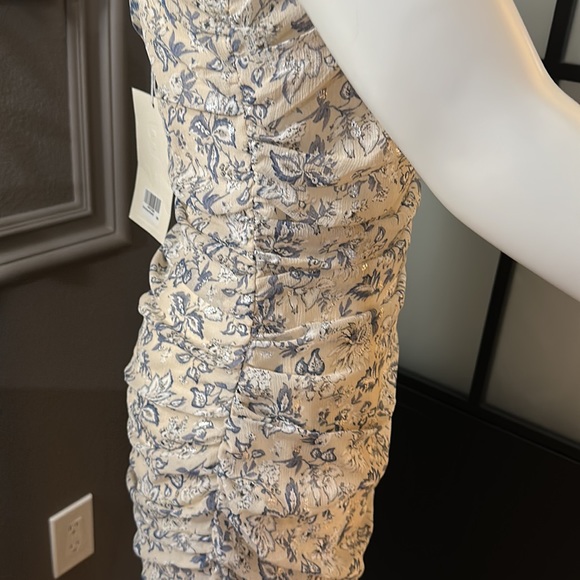 Dress - Picture 5 of 10